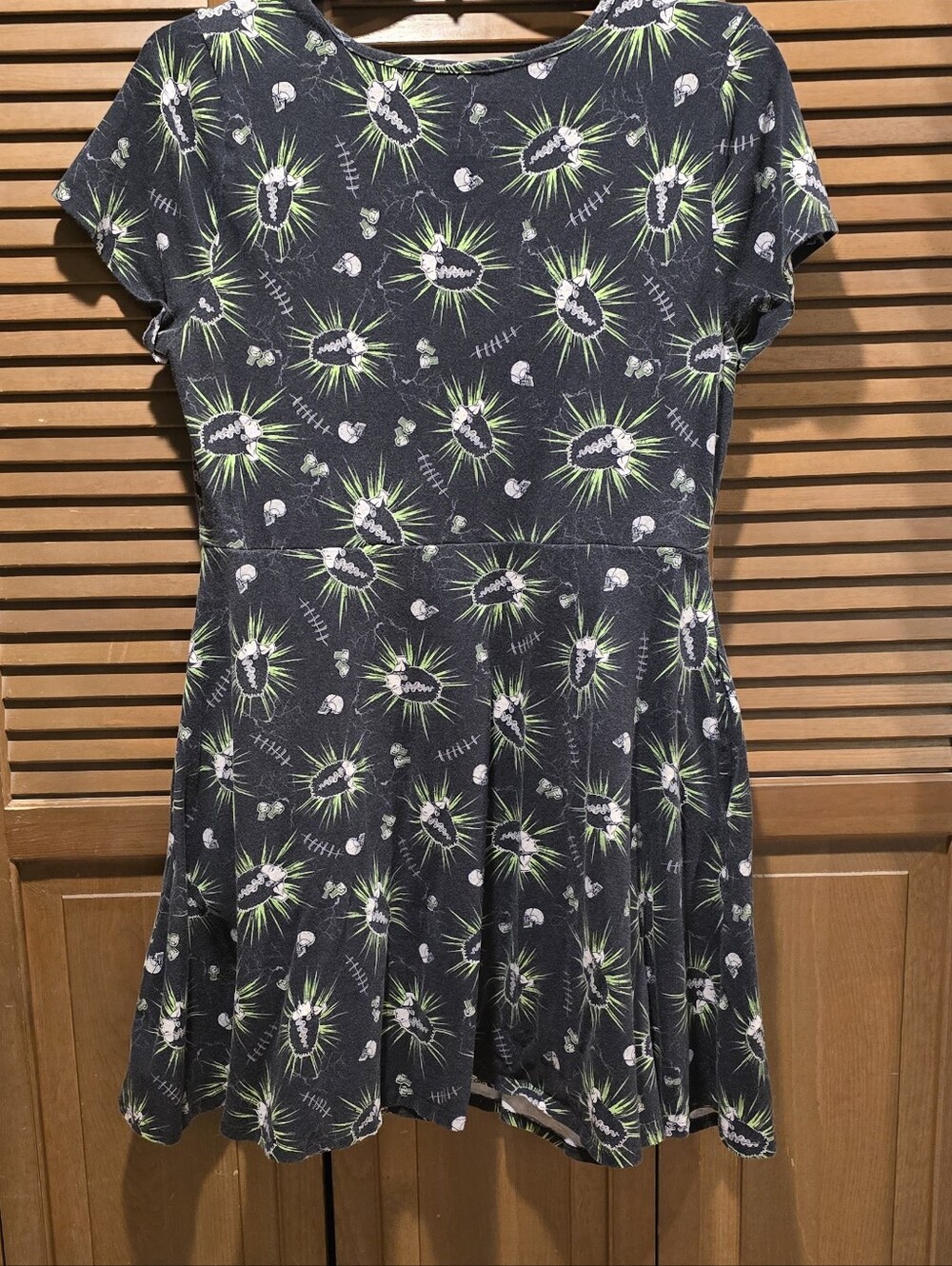 Universal Monsters Bride of Frankenstein Zipper Dress! 🖤⚡ - Picture 4 of 6